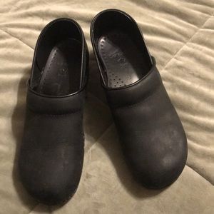 Black dansko clogs size 41 narrow